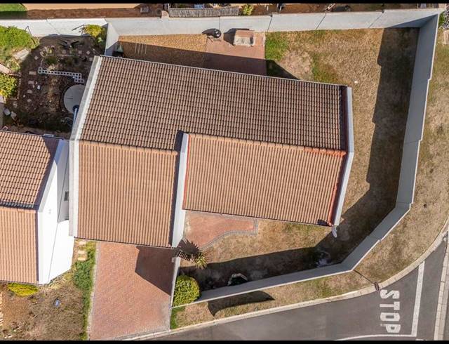 3 BEDROOM HOUSE FOR SALE IN UITZICHT